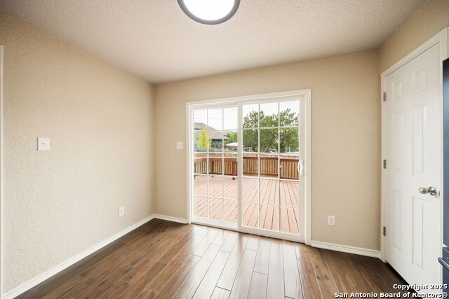 Listing photo id 14 for 10438 Sun Mill