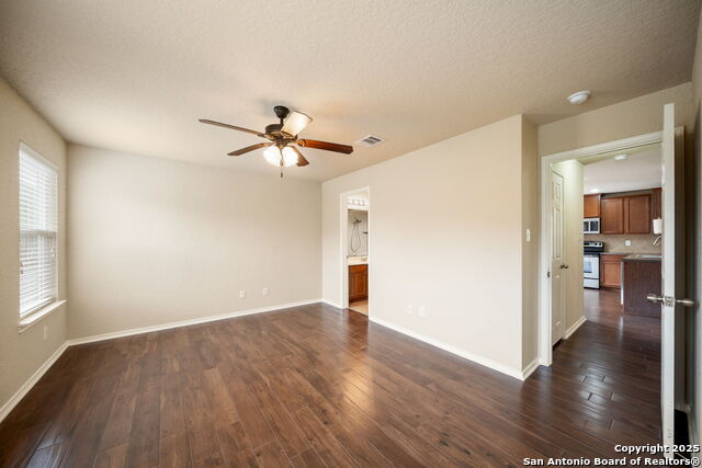 Listing photo id 22 for 10438 Sun Mill