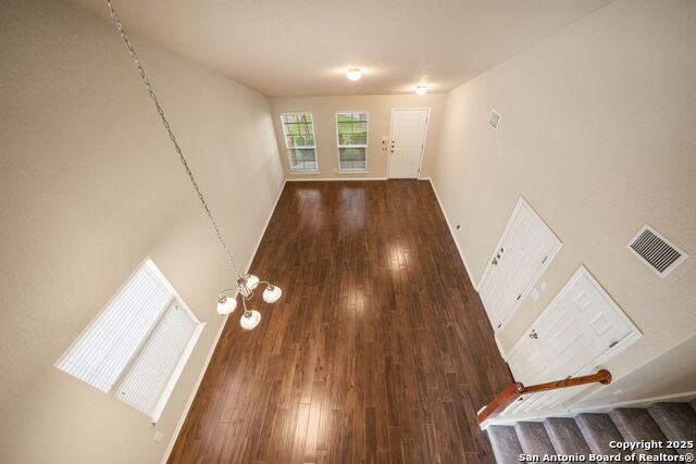 Listing photo id 35 for 10438 Sun Mill