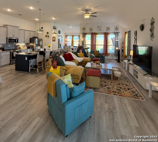 Listing photo id 1 for 4919 Village Park