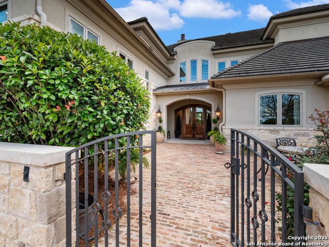 Image 38 of 100 For 52 Oakland Hills