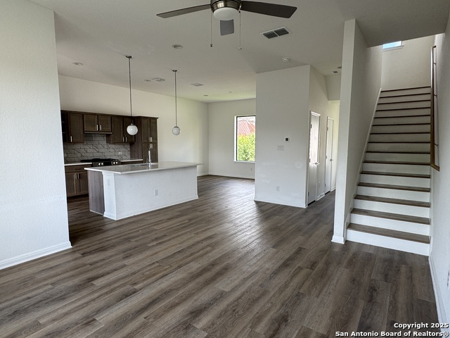 Image 8 of 39 For 415 Jackson  201