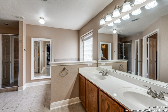 Image 16 of 28 For 21835 Seminole Oaks