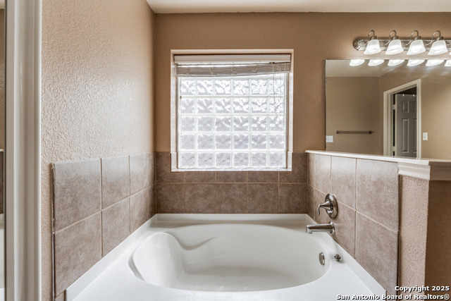 Image 17 of 28 For 21835 Seminole Oaks