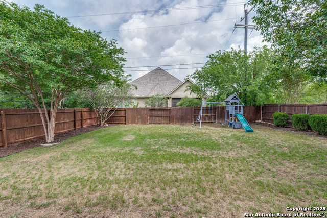 Image 24 of 28 For 21835 Seminole Oaks