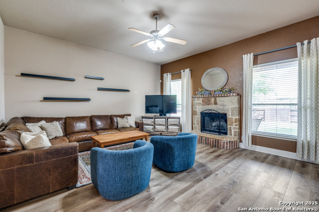 Image 7 of 28 For 21835 Seminole Oaks