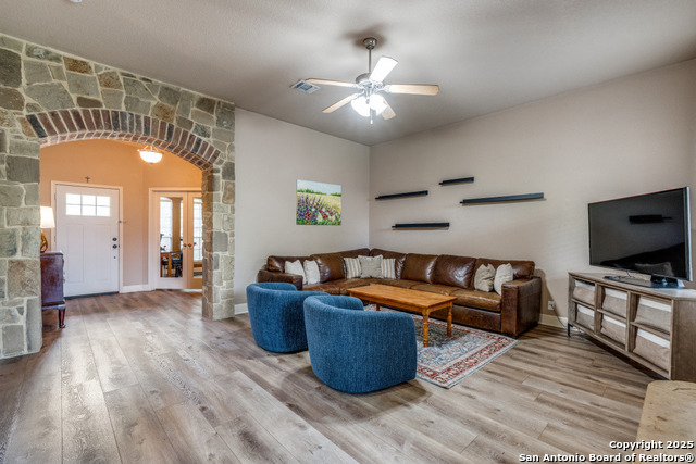 Image 8 of 28 For 21835 Seminole Oaks