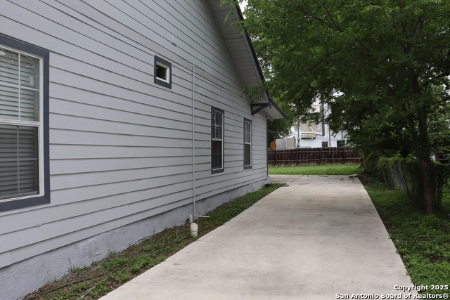 Image 3 of 17 For 1317 French Place W