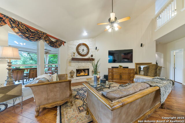 Image 17 of 53 For 26019 Meadowlark Bay