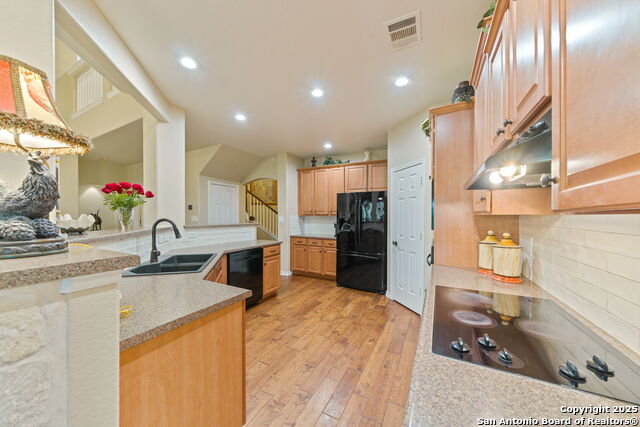 Image 19 of 53 For 26019 Meadowlark Bay