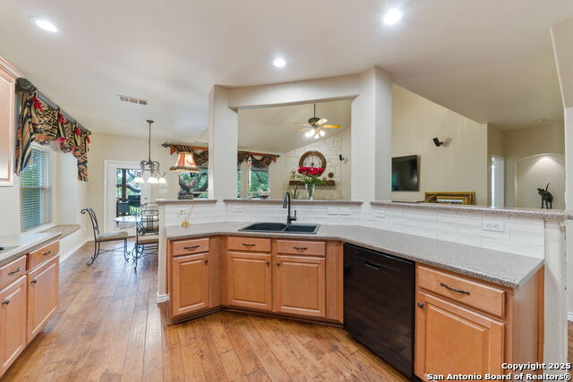 Image 21 of 53 For 26019 Meadowlark Bay