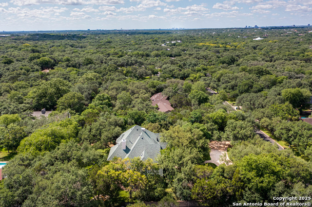 Listing photo id 32 for 132 Long Bow Rd