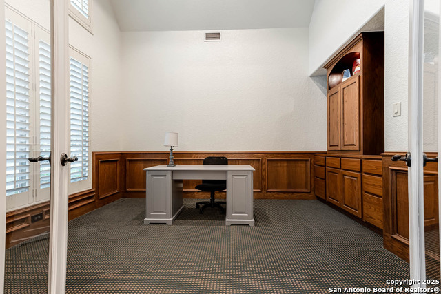 Listing photo id 3 for 132 Long Bow Rd