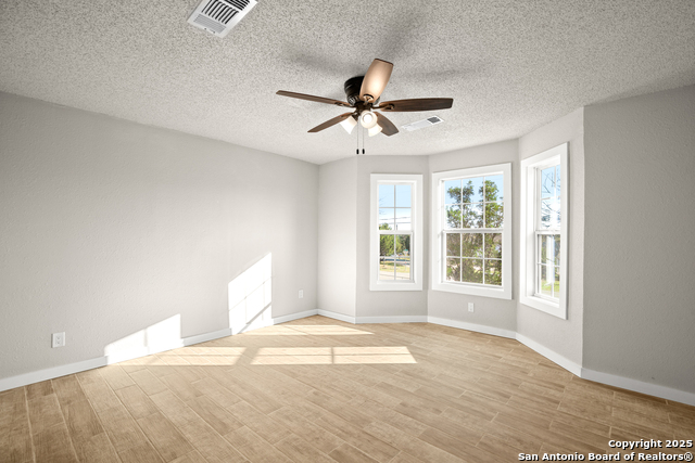 Image 10 of 28 For 402 Twin Elm