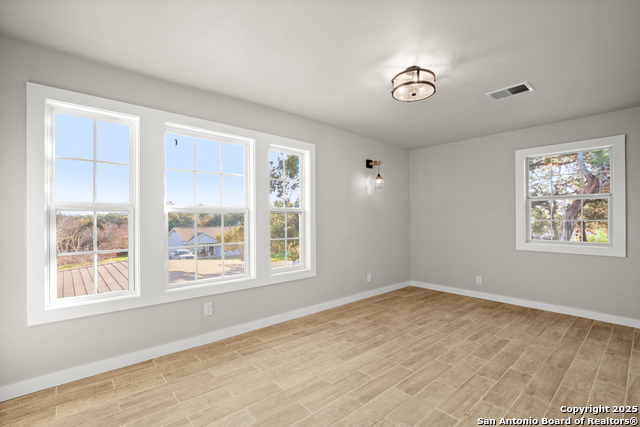 Image 13 of 28 For 402 Twin Elm
