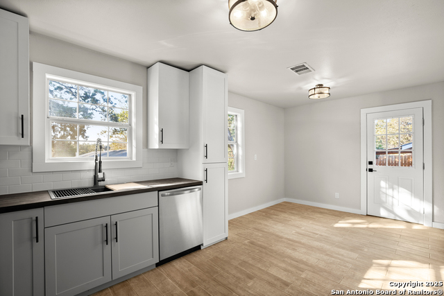Image 18 of 28 For 402 Twin Elm