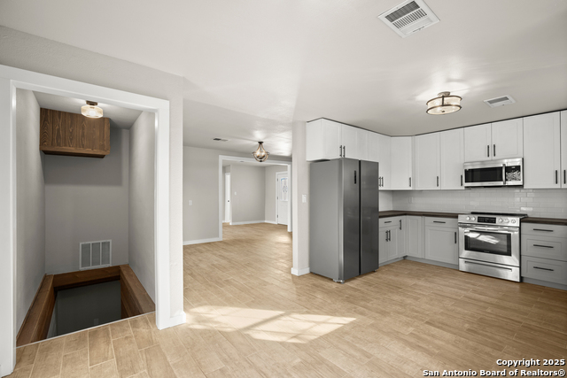 Image 19 of 28 For 402 Twin Elm