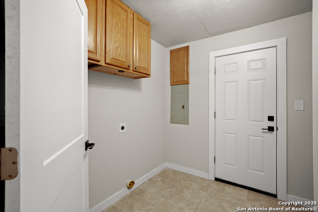 Image 21 of 28 For 402 Twin Elm
