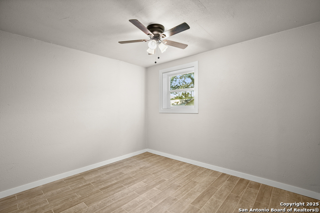 Image 23 of 28 For 402 Twin Elm
