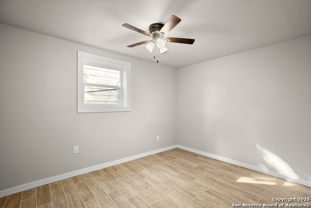 Image 24 of 28 For 402 Twin Elm