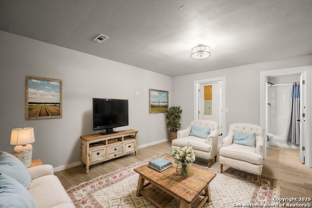 Image 6 of 28 For 402 Twin Elm
