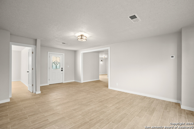 Image 8 of 28 For 402 Twin Elm