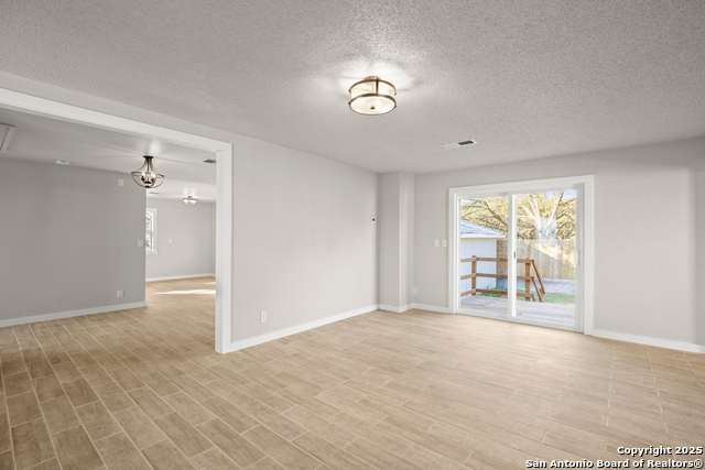 Image 9 of 28 For 402 Twin Elm