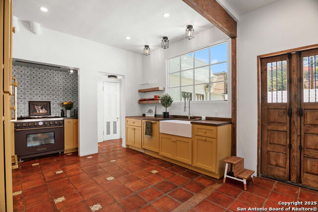 Image 15 of 51 For 241 Elsmere W