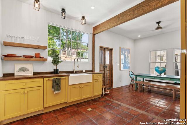 Image 16 of 51 For 241 Elsmere W
