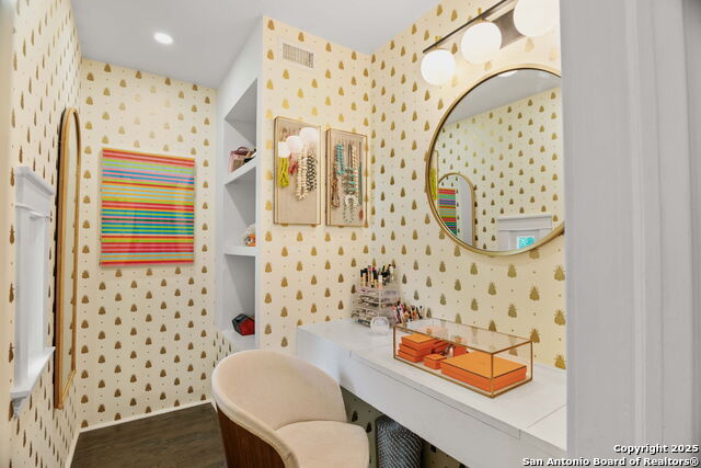 Image 27 of 51 For 241 Elsmere W