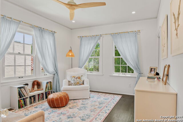 Image 29 of 51 For 241 Elsmere W