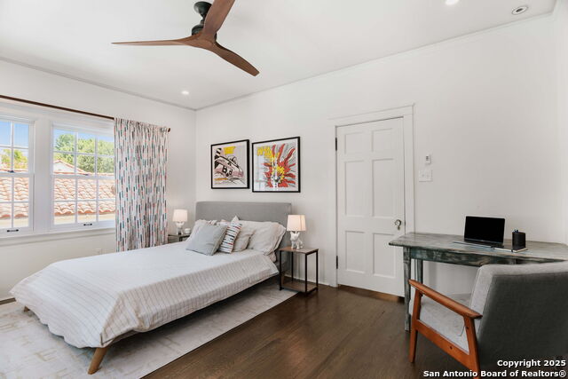 Image 32 of 51 For 241 Elsmere W