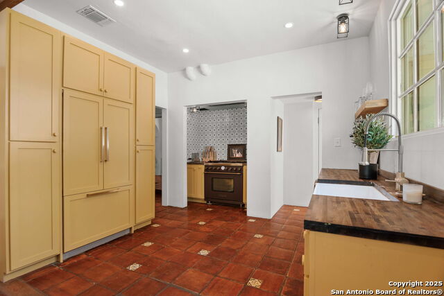 Image 48 of 51 For 241 Elsmere W