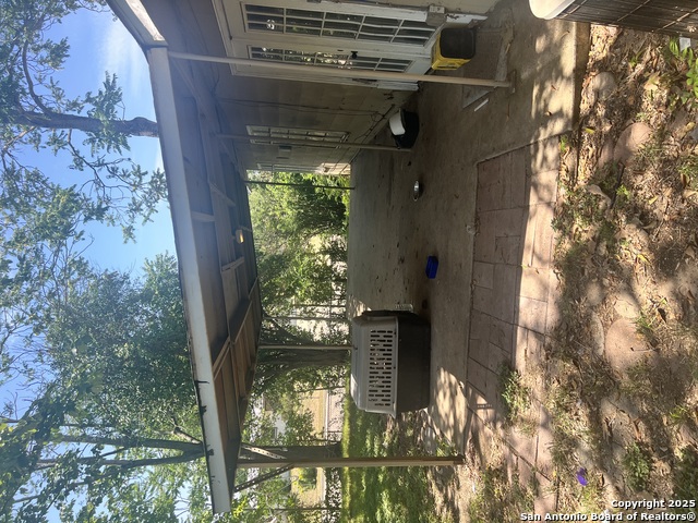 Listing photo id 8 for 130 Eastwood