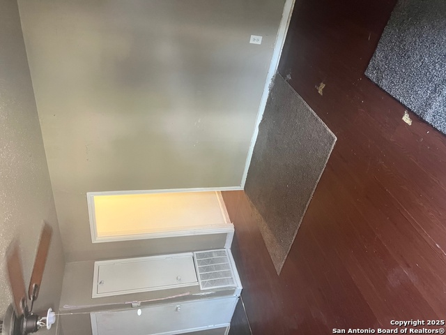 Listing photo id 1 for 130 Eastwood