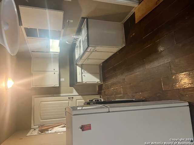 Listing photo id 2 for 130 Eastwood