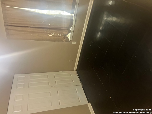 Listing photo id 4 for 130 Eastwood
