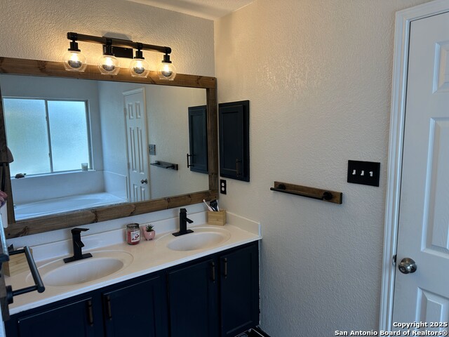 Listing photo id 2 for 9702 Falcon Bay
