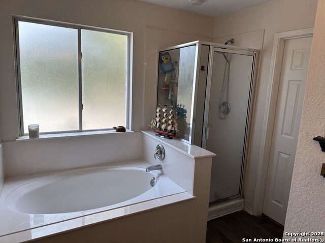 Listing photo id 3 for 9702 Falcon Bay