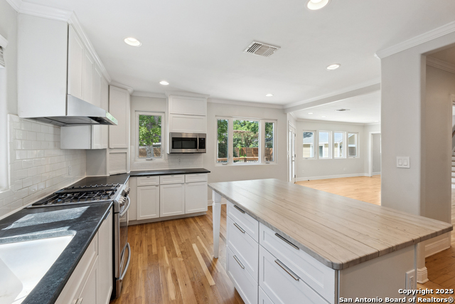 Image 16 of 49 For 129 Elmview  