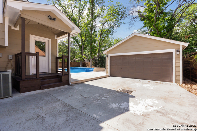 Image 46 of 49 For 129 Elmview  