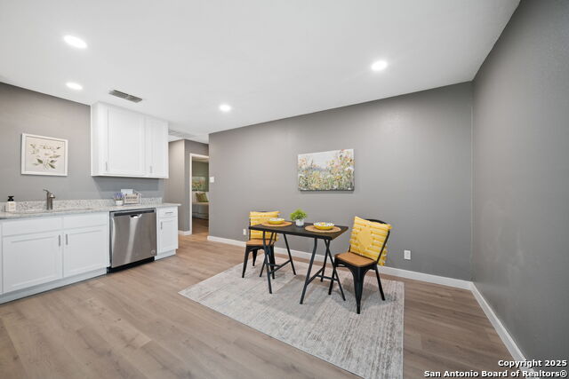 Listing photo id 10 for 4866 Aspen Wood
