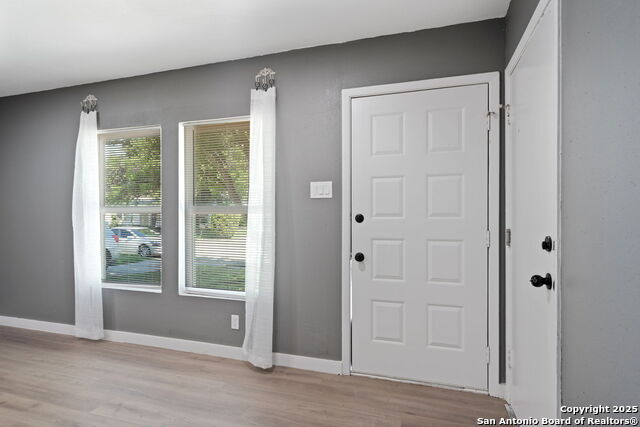 Listing photo id 2 for 4866 Aspen Wood