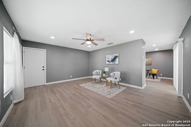 Listing photo id 4 for 4866 Aspen Wood