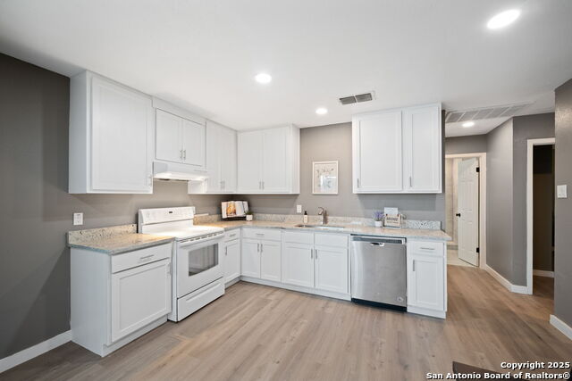 Listing photo id 7 for 4866 Aspen Wood