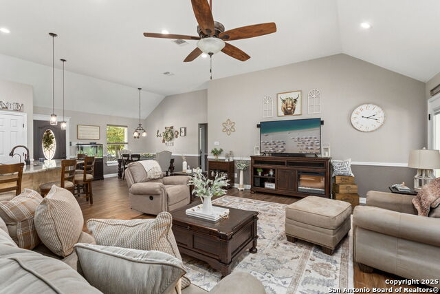 Listing photo id 8 for 184 Great Oaks