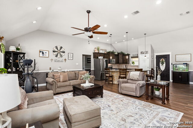 Listing photo id 9 for 184 Great Oaks