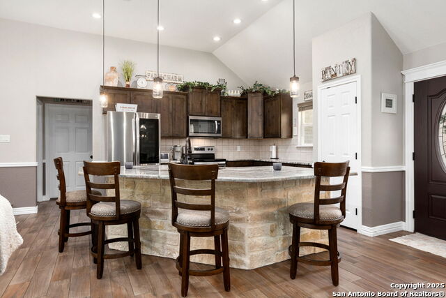 Listing photo id 10 for 184 Great Oaks