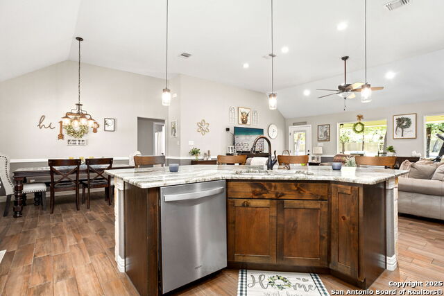 Listing photo id 13 for 184 Great Oaks