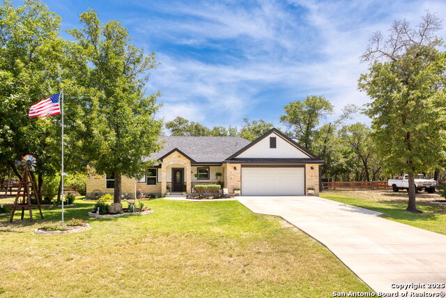 Listing photo id 1 for 184 Great Oaks